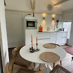 Horská chata Strandhuisje Anna Dicht Bij De Zee *