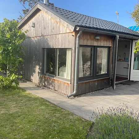 Strandhuisje Anna Dicht Bij De Zee *